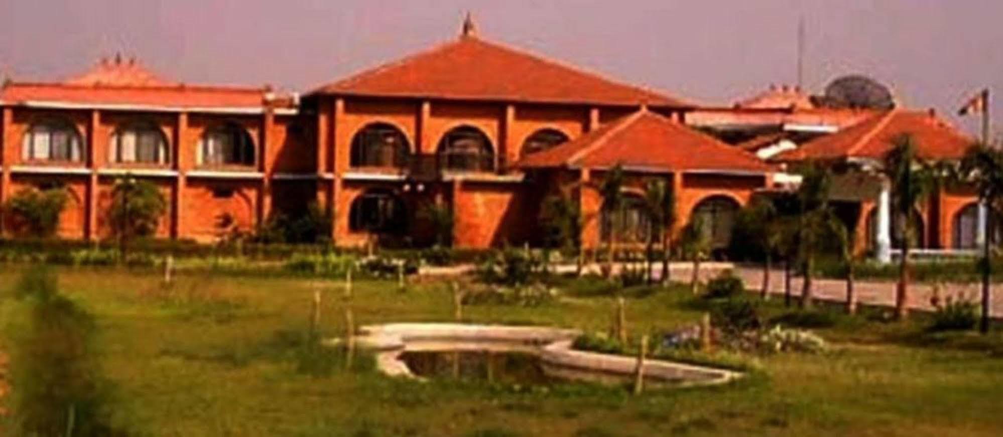 Hotel Lumbini Garden New Crystal Esterno foto