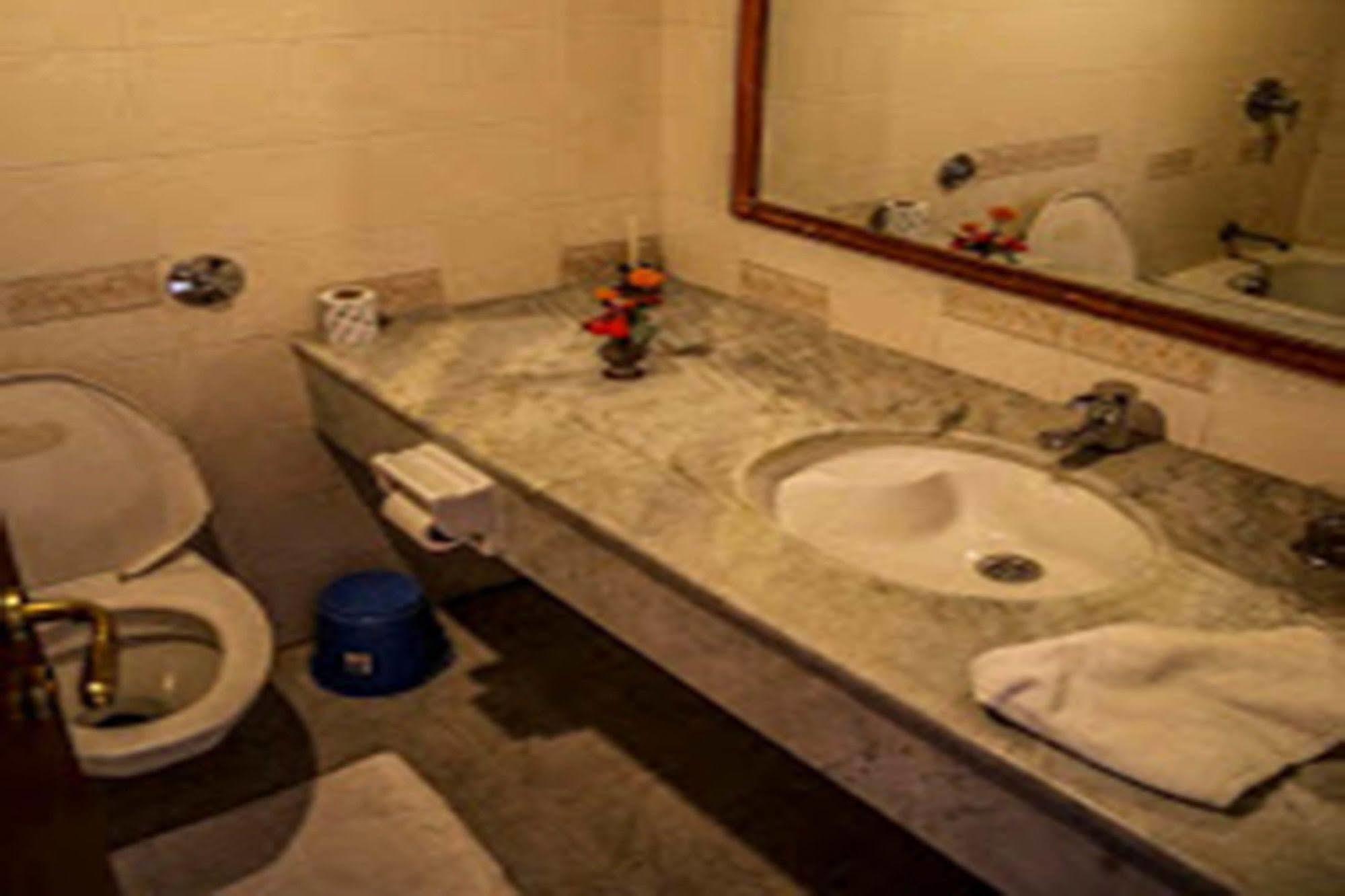 Hotel Lumbini Garden New Crystal Esterno foto