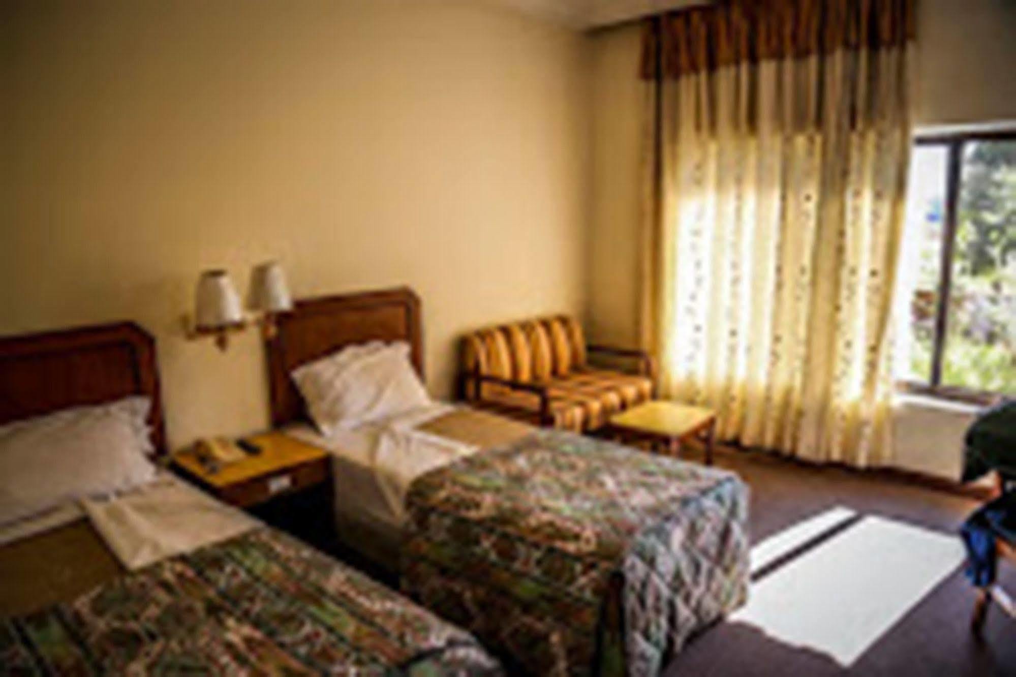Hotel Lumbini Garden New Crystal Esterno foto