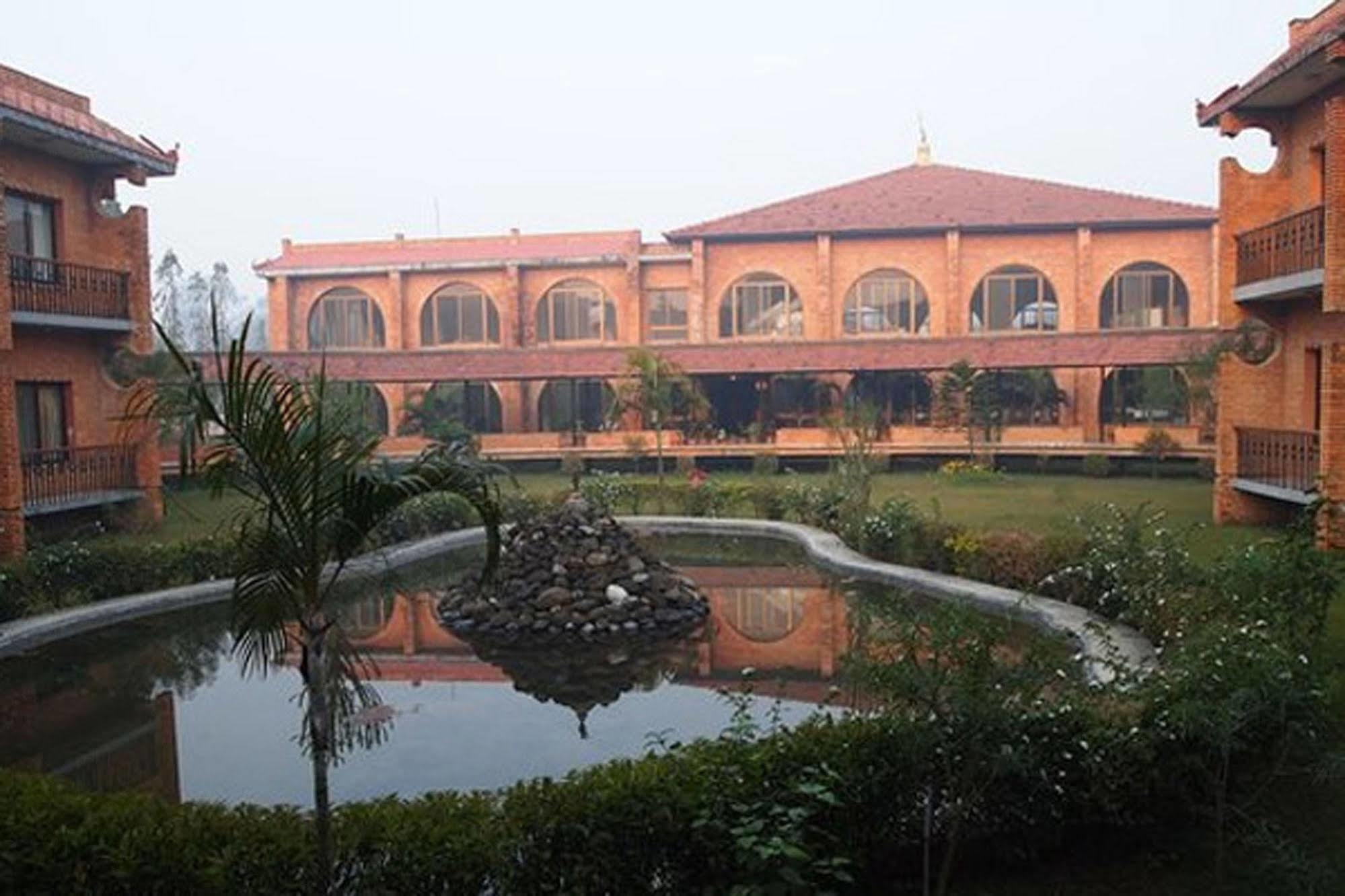 Hotel Lumbini Garden New Crystal Esterno foto