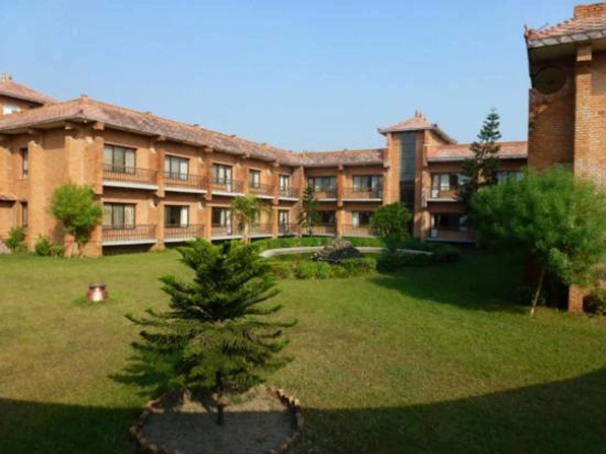 Hotel Lumbini Garden New Crystal Esterno foto